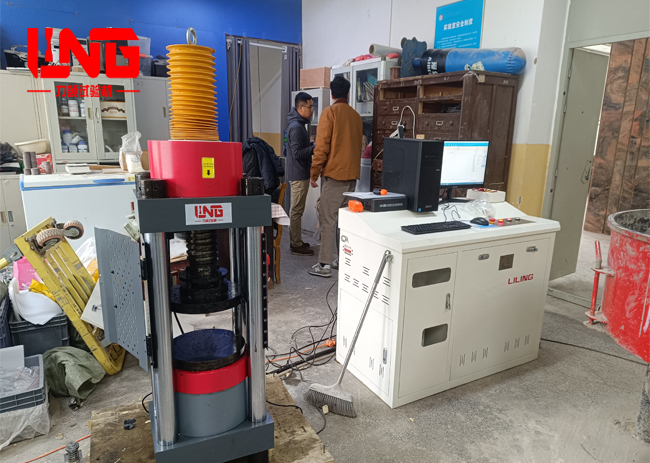 岩石劈裂边角抗压试验机 200吨压力试验机顺利验收